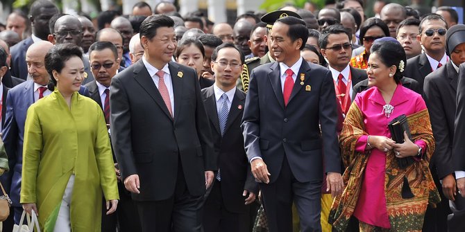 jokowi-dari-awal-sampai-penutupan-kaa-lengket-dengan-cina