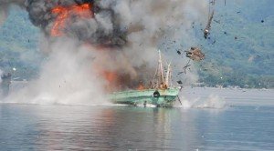 091845500_1419160707-Kapal_Pencuri_Ikan4